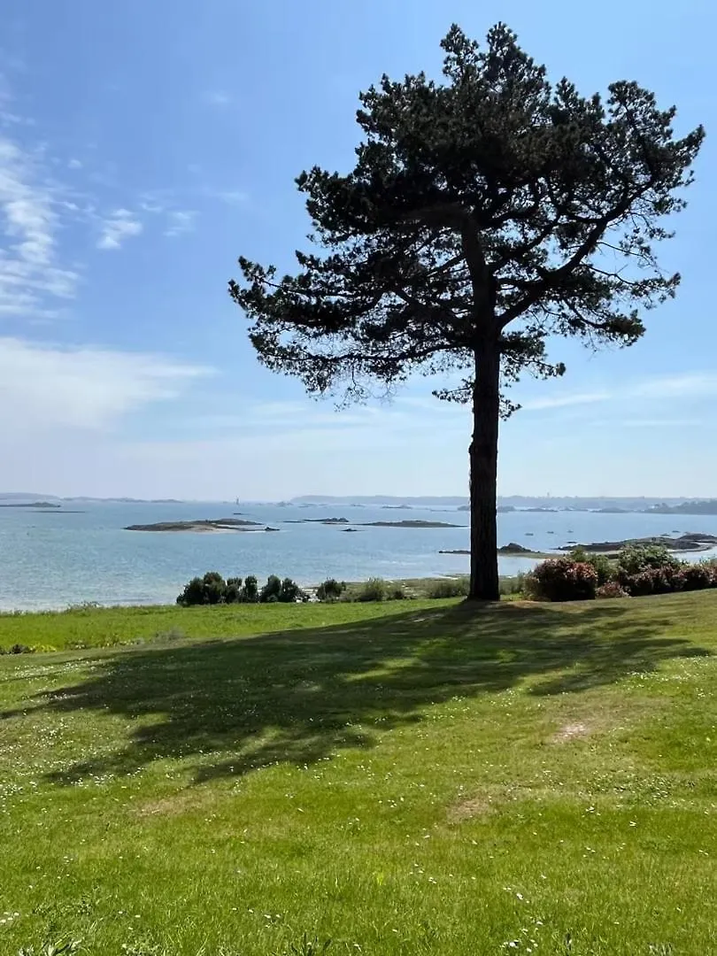 La Bretonne Vue Mer Lanmodez Γαλλία